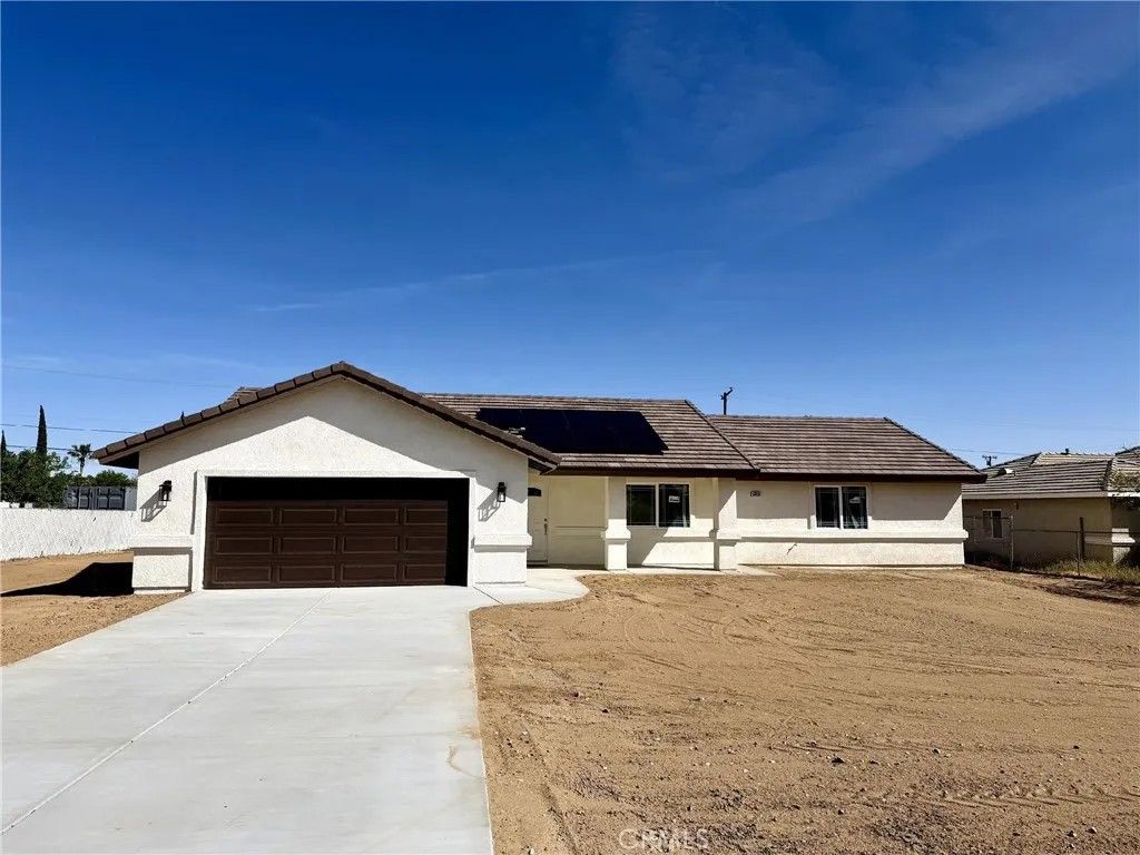 Photo of 15056 Coalinga Rd, Victorville, CA 92392 (MLS # HD26071754)