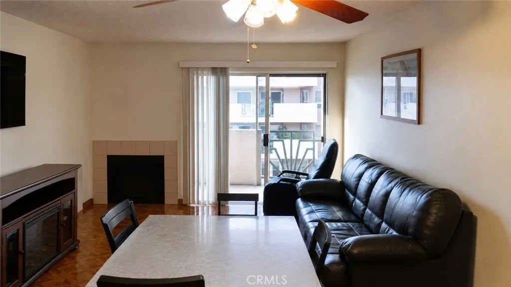 450 E 4th East 322