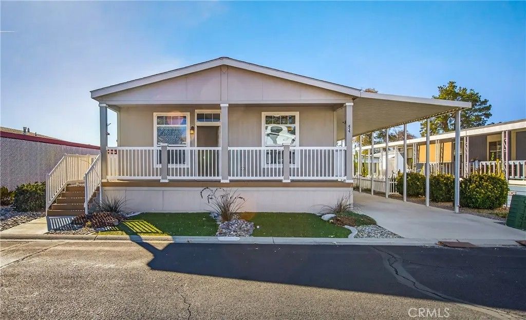 Photo of 1300 W Menlo Ave #94, Hemet, CA 92543 (MLS # SW26011766)