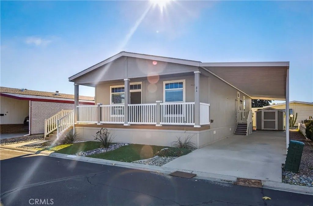 Photo of 1300 W Menlo Ave #94, Hemet, CA 92543 (MLS # SW26011766)