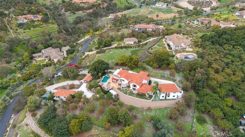 Photo of 2328 Dos Lomas, Fallbrook, CA 92028 (MLS # SW25281766)