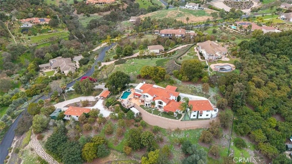 Photo of 2328 Dos Lomas, Fallbrook, CA 92028 (MLS # SW25281766)