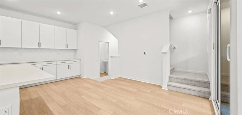 107 S Laxore Street 404