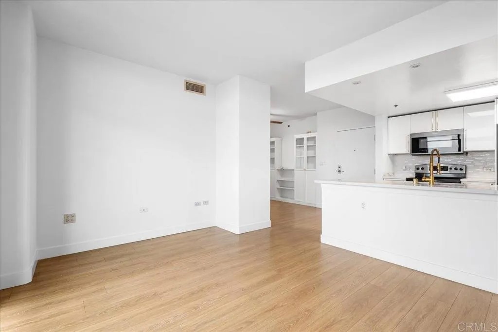 425 W BEECH Street 1457