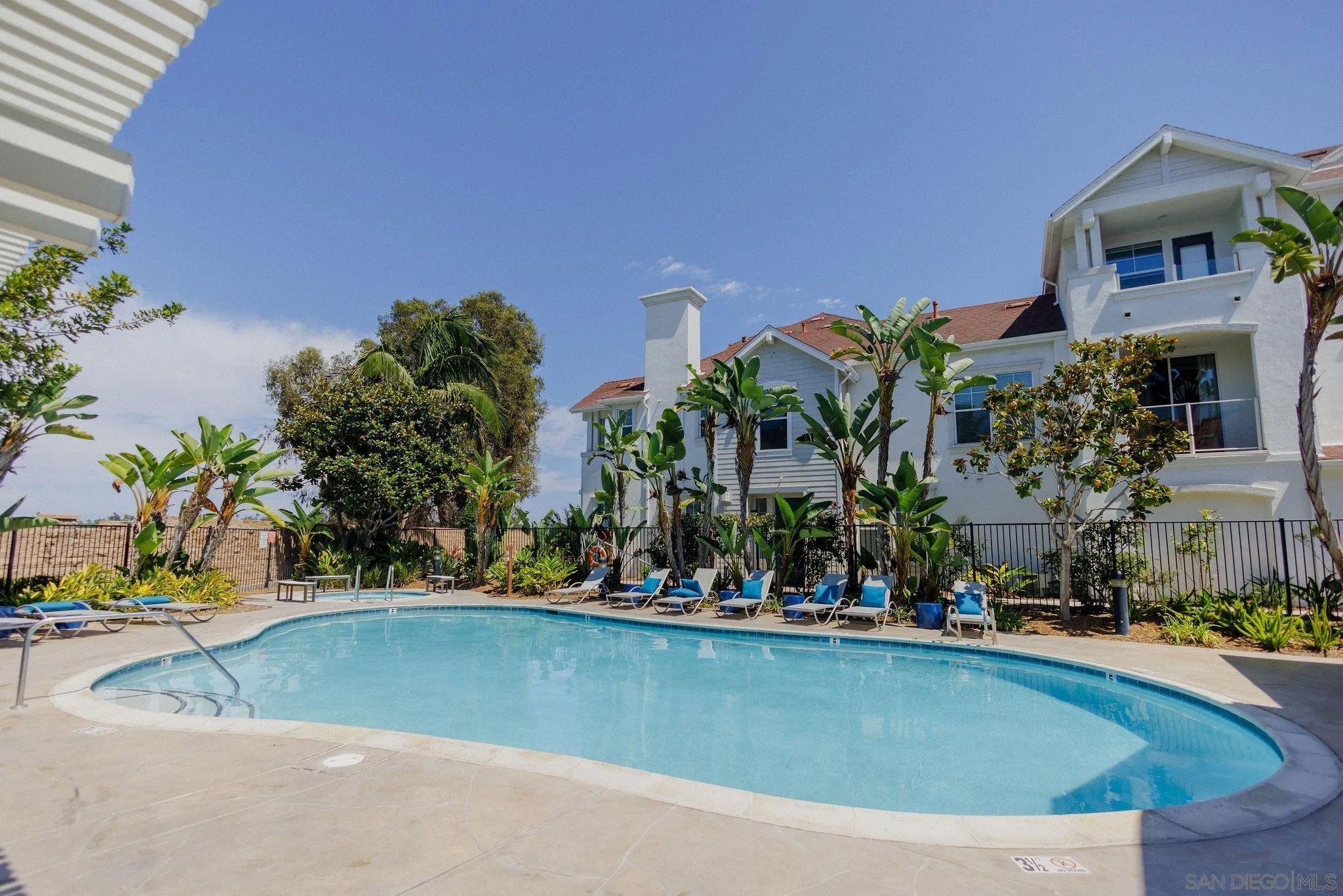 810 Harbor Cliff Way 230