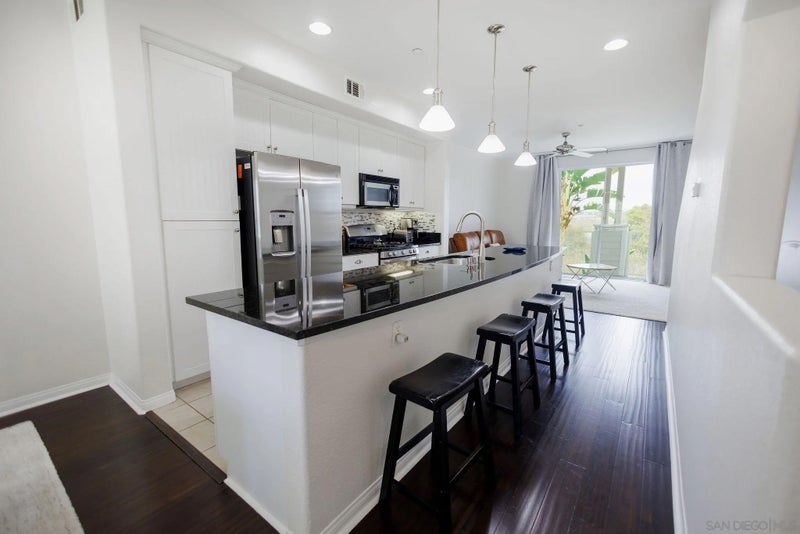 810 Harbor Cliff Way 230
