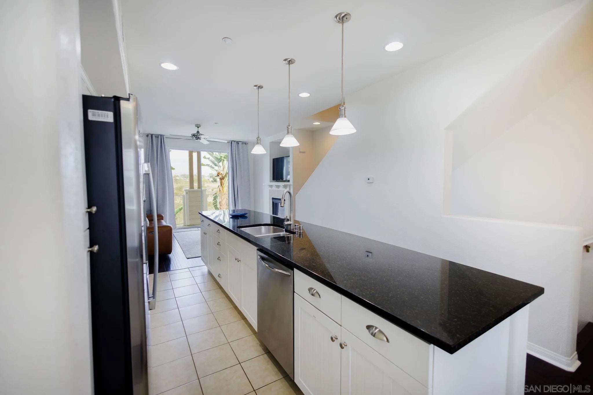 810 Harbor Cliff Way 230