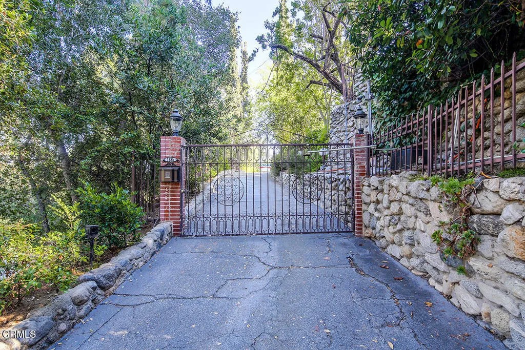 1535 Royal Boulevard