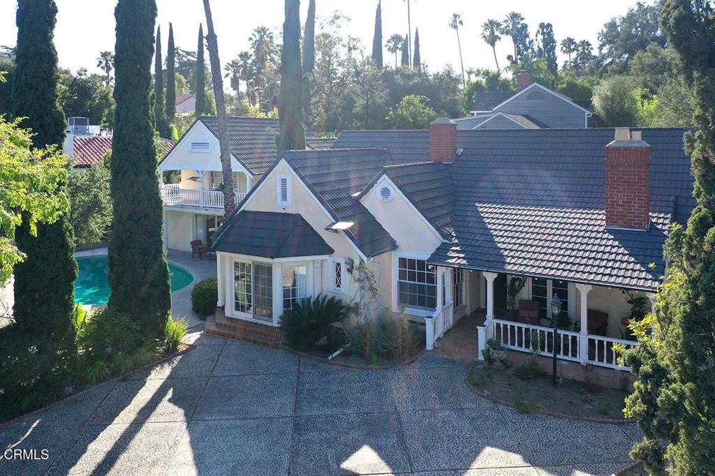 1535 Royal Boulevard