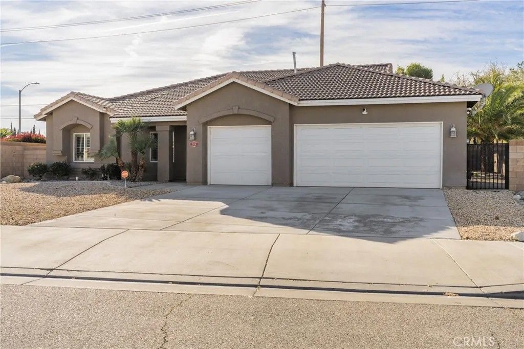 Photo of 2104 W Avenue J7, Lancaster, CA 93536 (MLS # SR26012982)