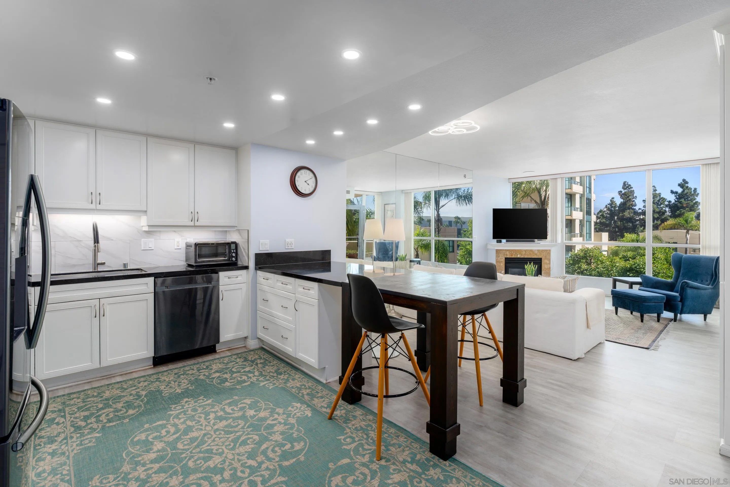 555 Front St 303