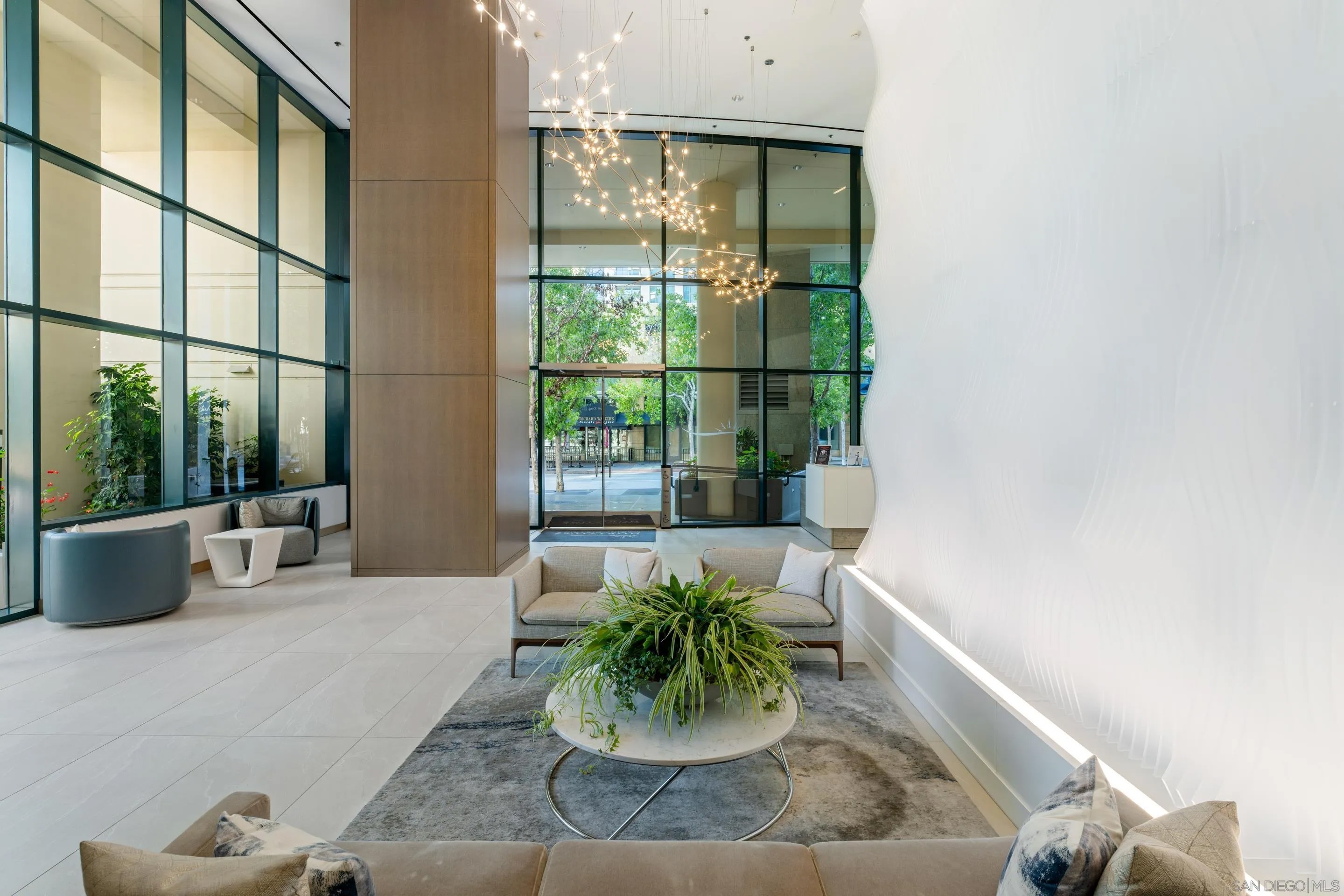555 Front St 303