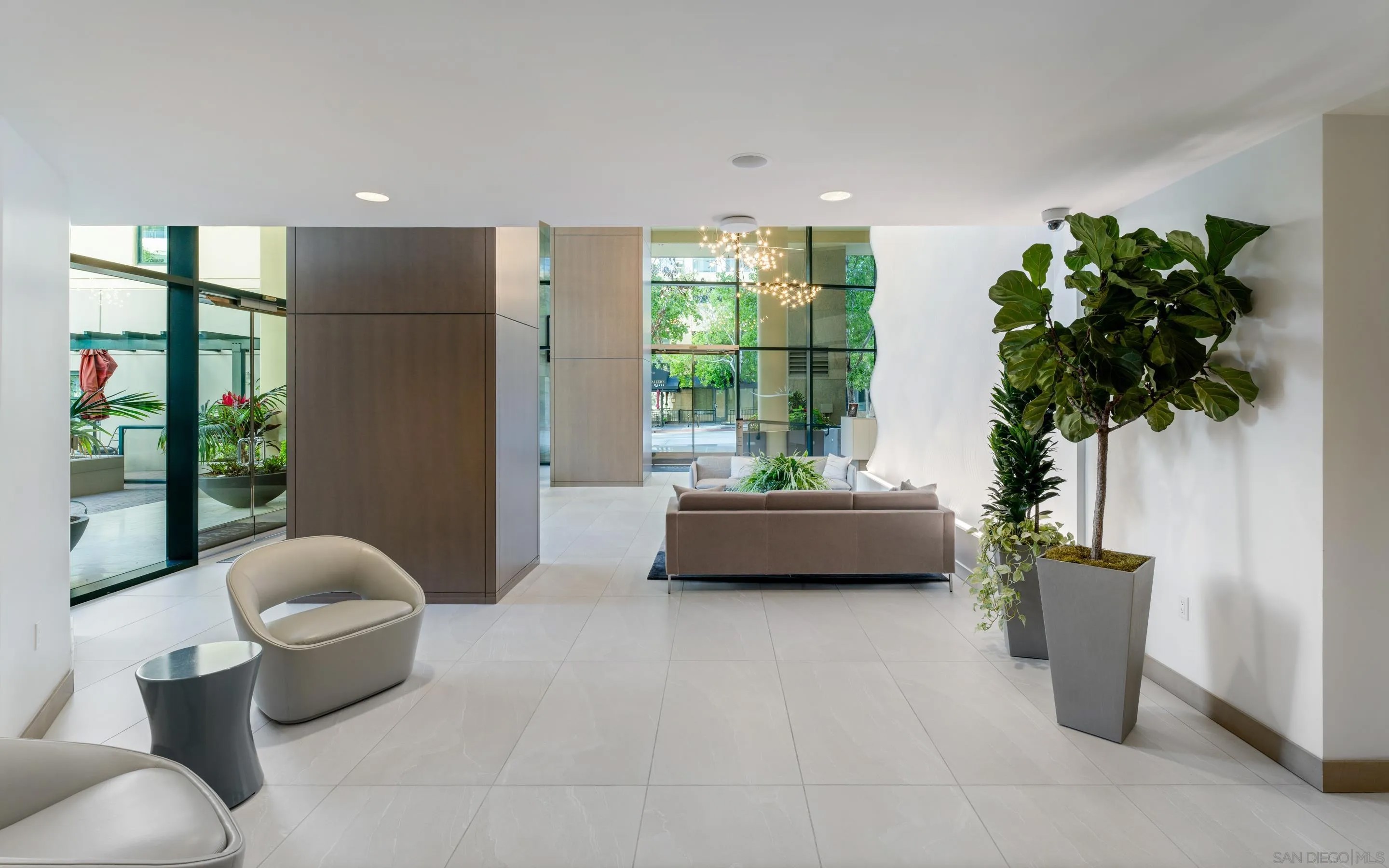 555 Front St 303