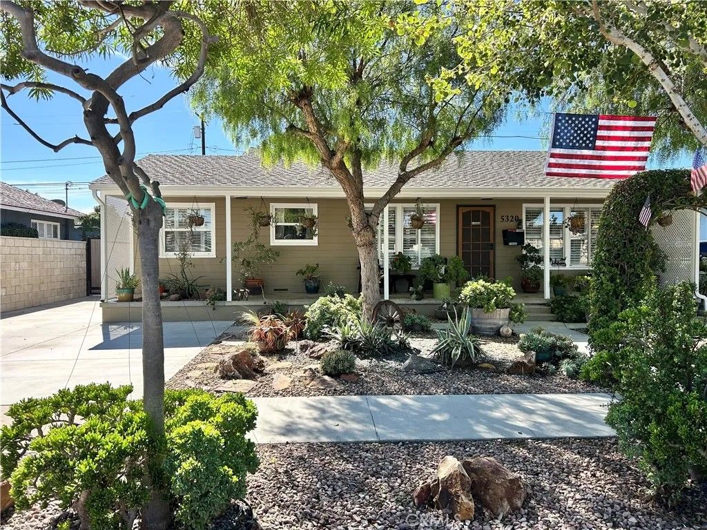 Photo of 5320 E Pavo Street, Long Beach, CA 90808 (MLS # PW26038422)