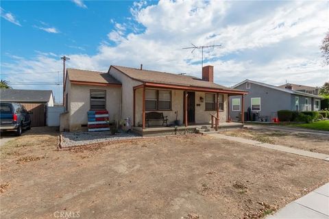 Tiny photo for 4392 Elm Avenue, Long Beach, CA 90807 (MLS # CV25245767)