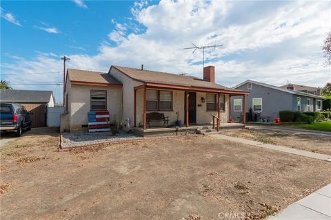Tiny photo for 4392 Elm Avenue, Long Beach, CA 90807 (MLS # CV25245767)