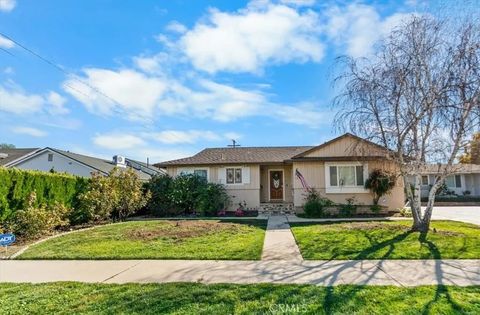 Photo of 23032 Mobile St, West Hills, CA 91307 (MLS # SR26048459)