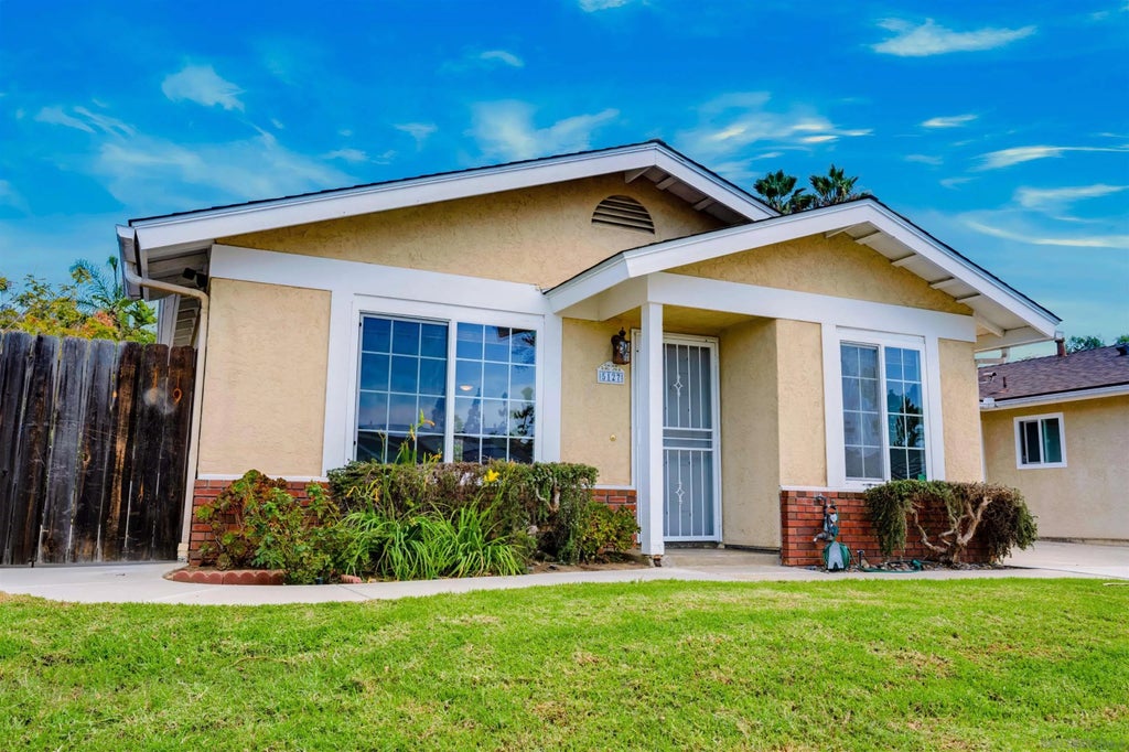 Photo of 5127 Mandarin Drive, Oceanside, CA 92056 (MLS # 260025335)