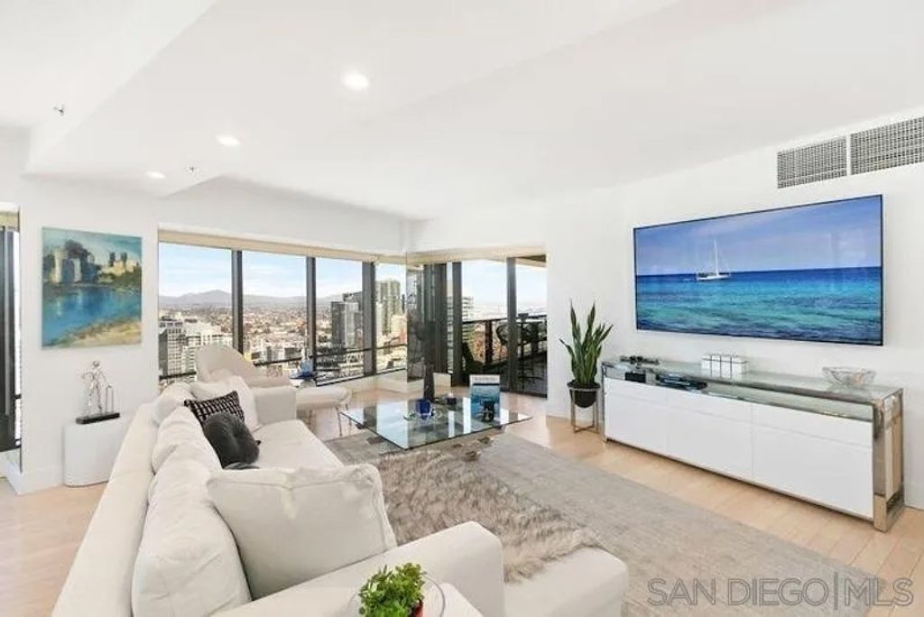 Photo of 200 Harbor Dr #3401, San Diego, CA 92101 (MLS # 260003175)