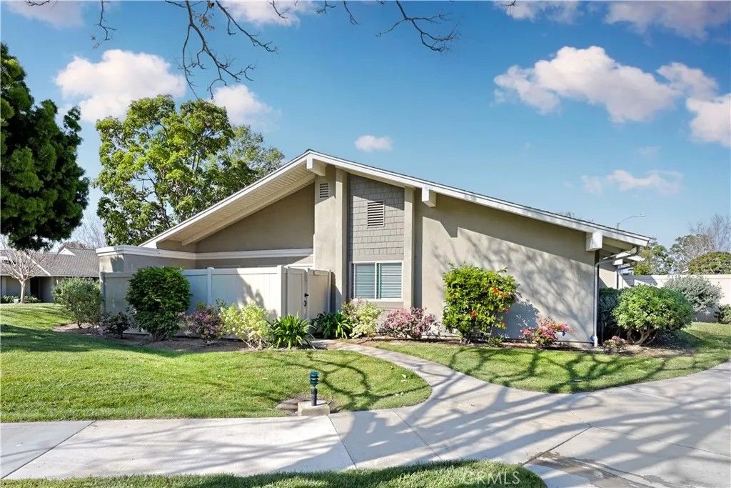 Photo of 8933 Amador Circle #1316E Cir, Huntington Beach, CA 92646 (MLS # DW26077023)