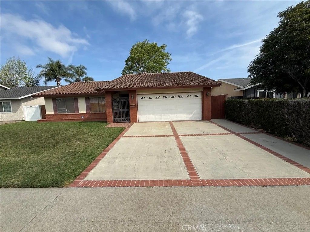 Photo of 9921 Garrett Cir, Huntington Beach, CA 92646 (MLS # OC26076668)