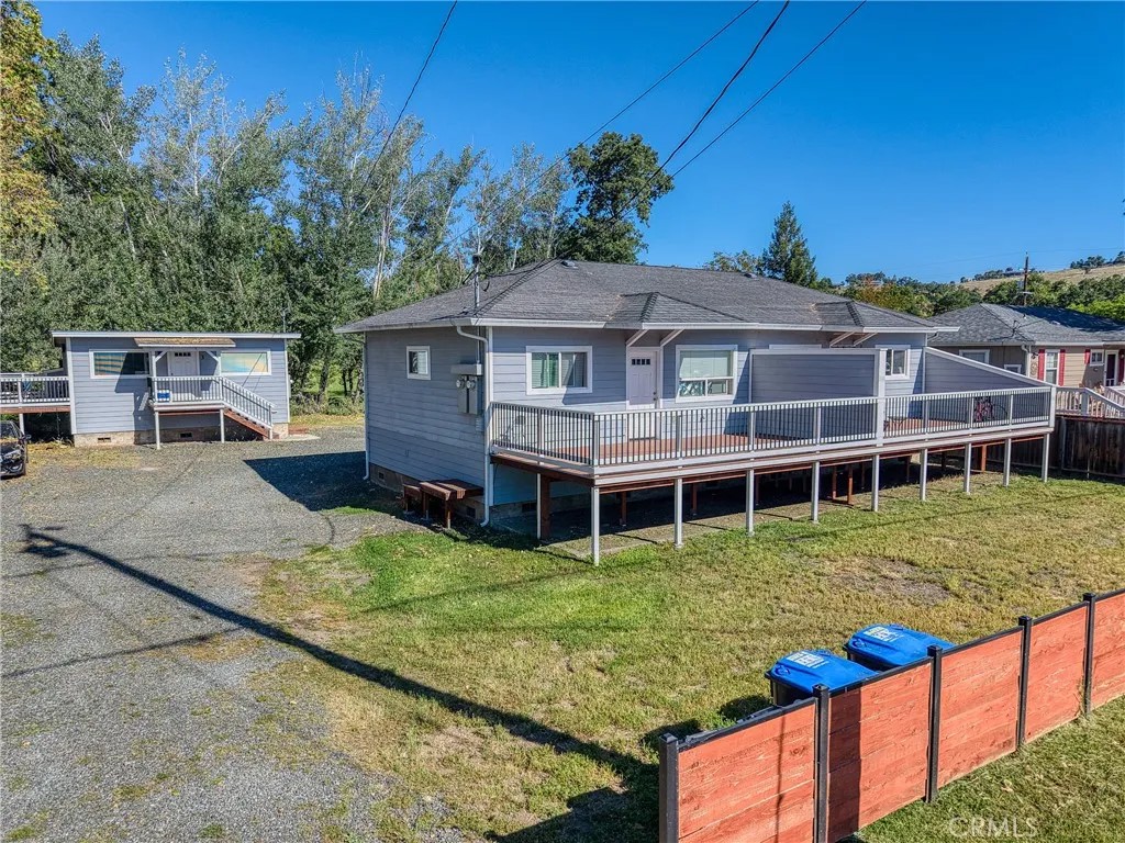 3143 Lakeshore