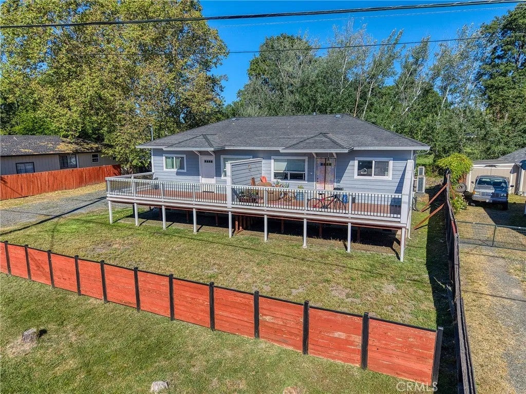 3143 Lakeshore