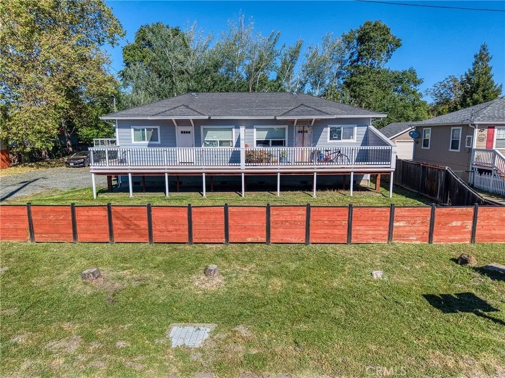 3143 Lakeshore