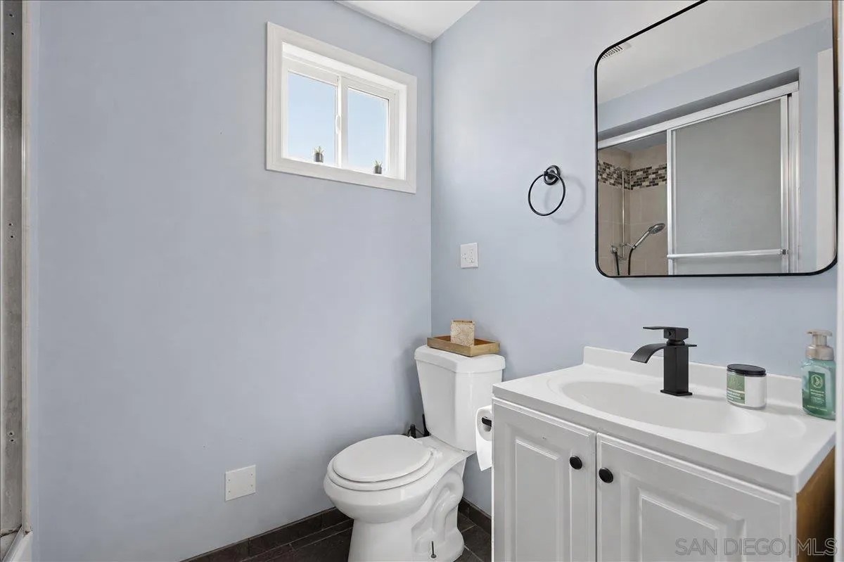 6735 Amherst 5