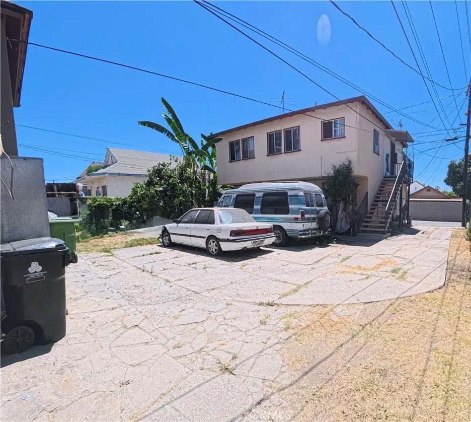 2245 N Griffin