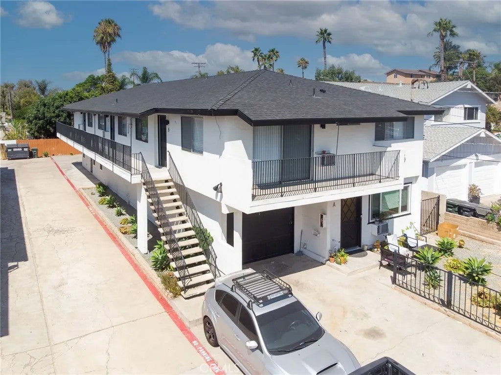 Photo of 226 N Citrus Avenue #A, Vista, CA 92084 (MLS # SW26111868)
