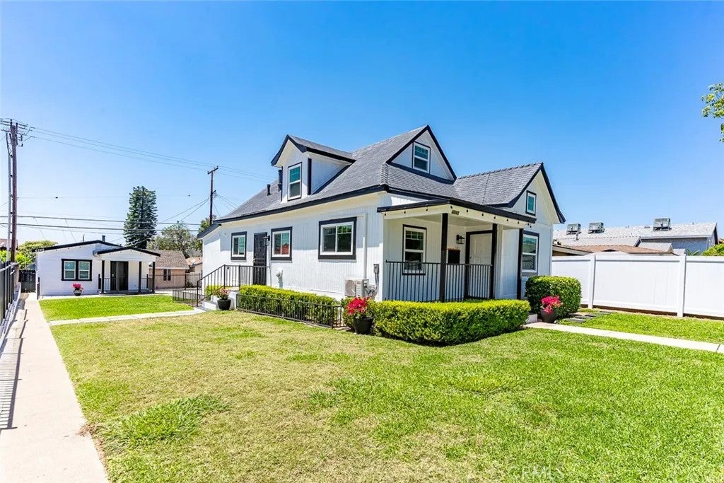 6745 Newlin