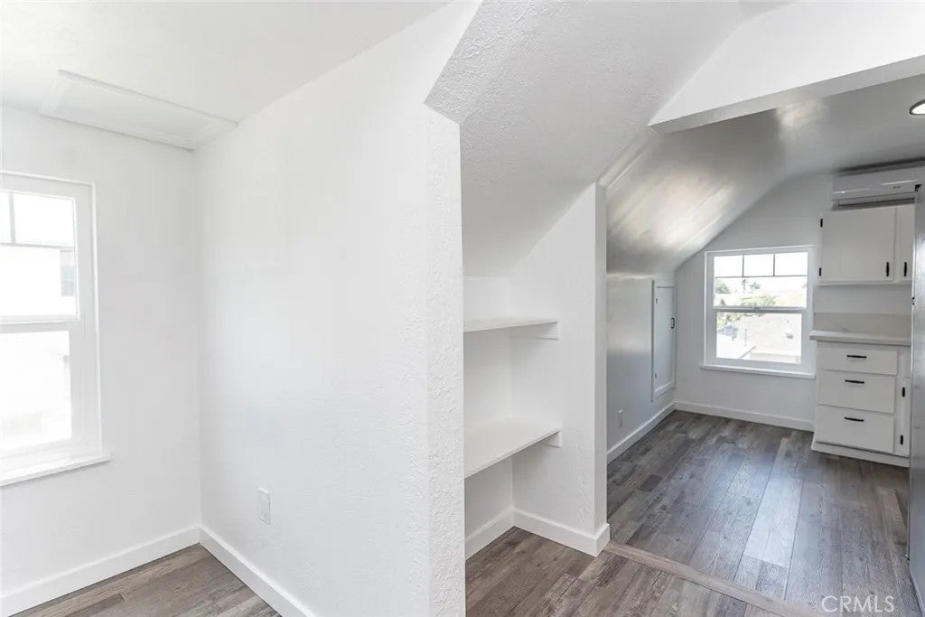 6745 Newlin