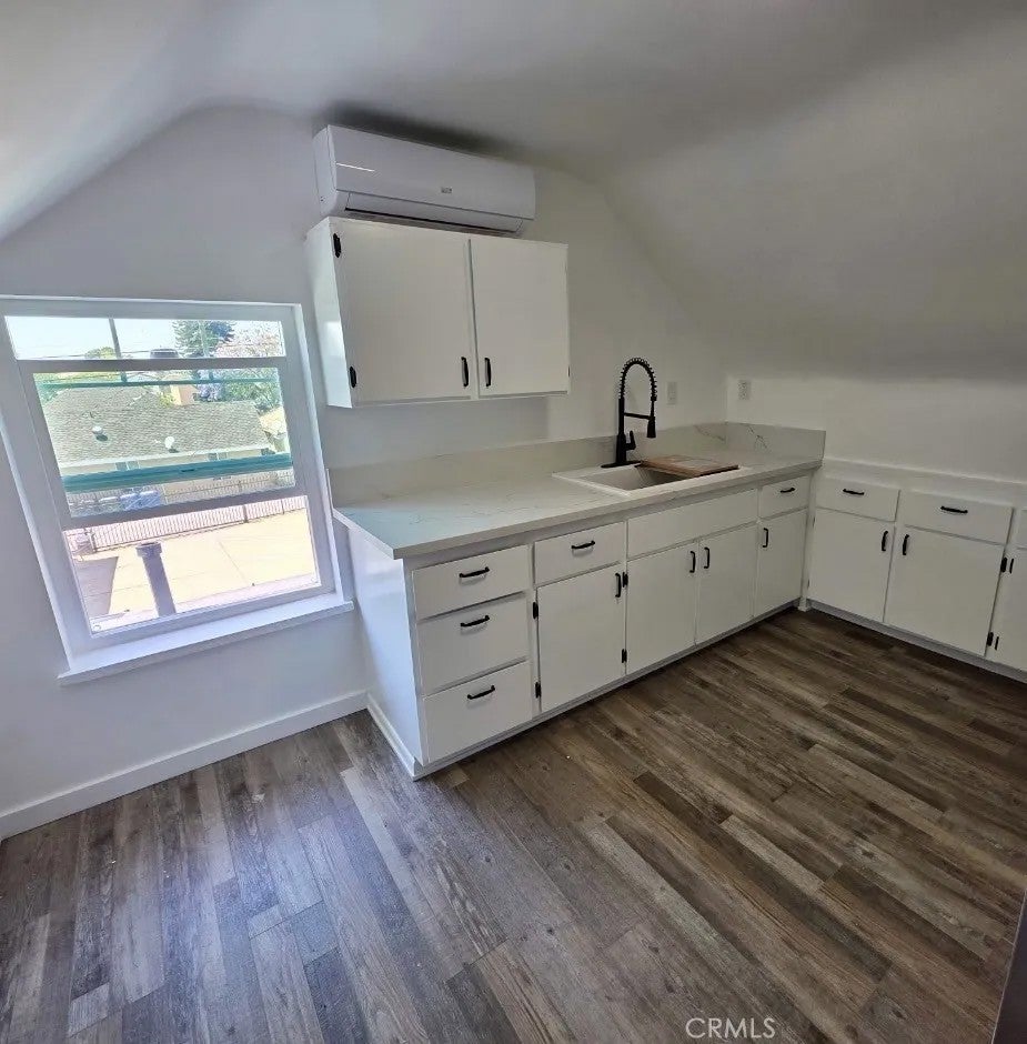 6745 Newlin