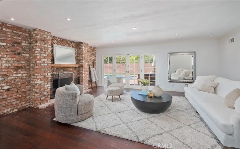 18056 Lake Encino