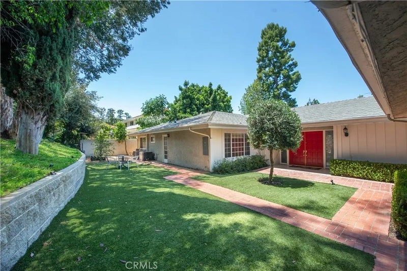 18056 Lake Encino