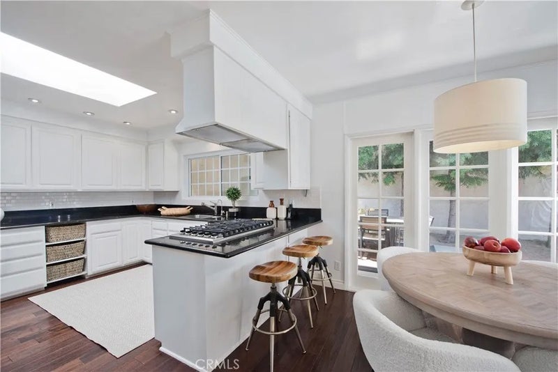 18056 Lake Encino