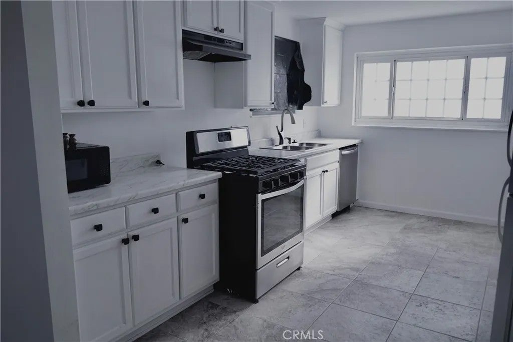 755 W Holguin