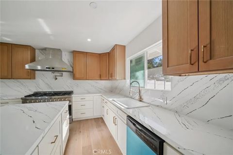 Tiny photo for 1098 Syracuse Dr, Claremont, CA 91711 (MLS # DW25272708)