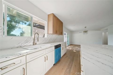 Tiny photo for 1098 Syracuse Dr, Claremont, CA 91711 (MLS # DW25272708)