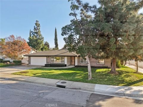 Tiny photo for 1098 Syracuse Dr, Claremont, CA 91711 (MLS # DW25272708)