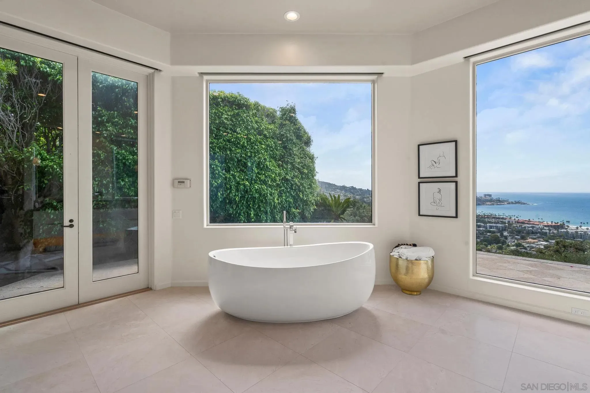 La Jolla, California 92037, United States, 4 Bedrooms Bedrooms, ,5 BathroomsBathrooms,Residential,Active,223274