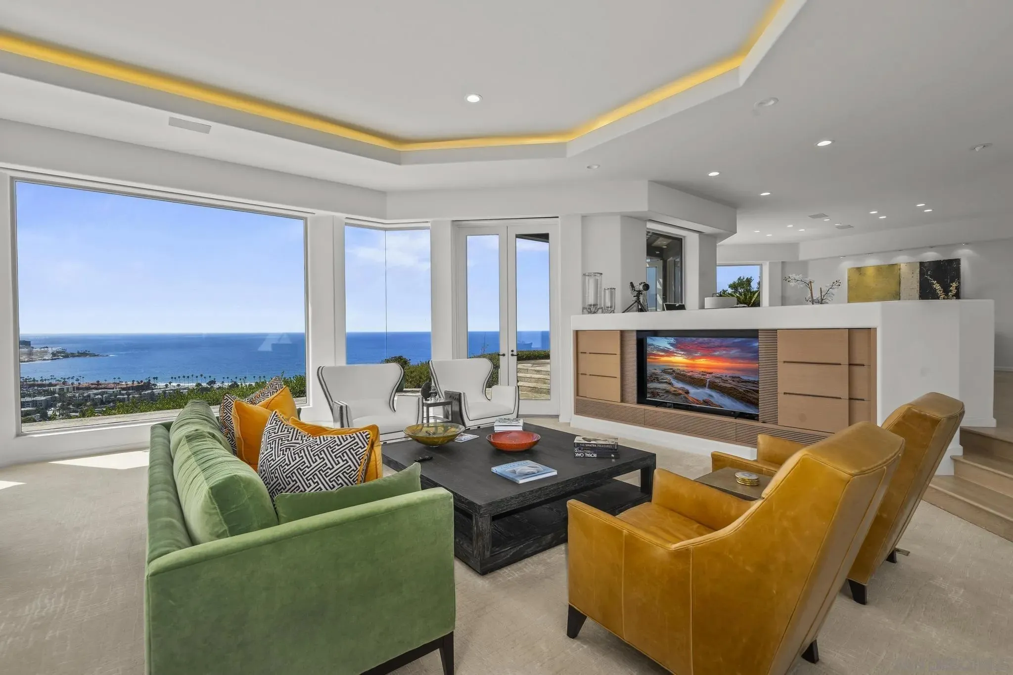 La Jolla, California 92037, United States, 4 Bedrooms Bedrooms, ,5 BathroomsBathrooms,Residential,Active,223274