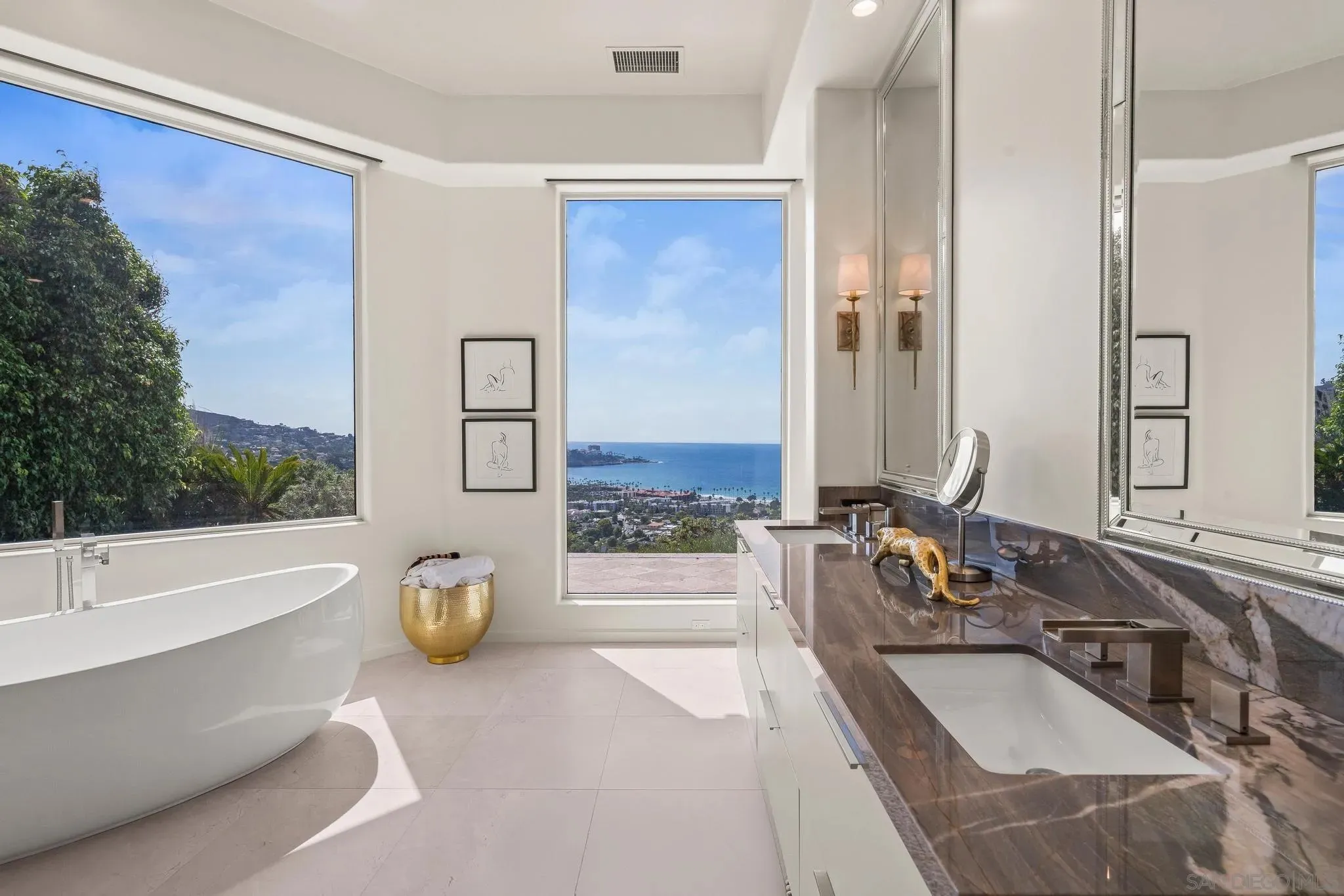 La Jolla, California 92037, United States, 4 Bedrooms Bedrooms, ,5 BathroomsBathrooms,Residential,Active,223274