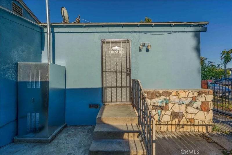 6121 E Olympic