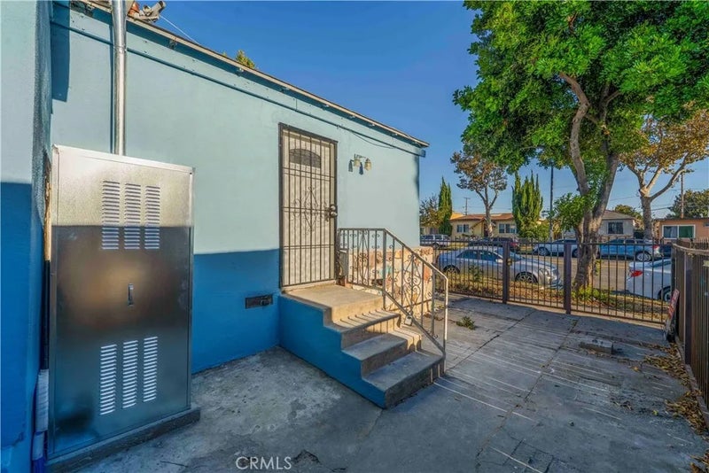 6121 E Olympic