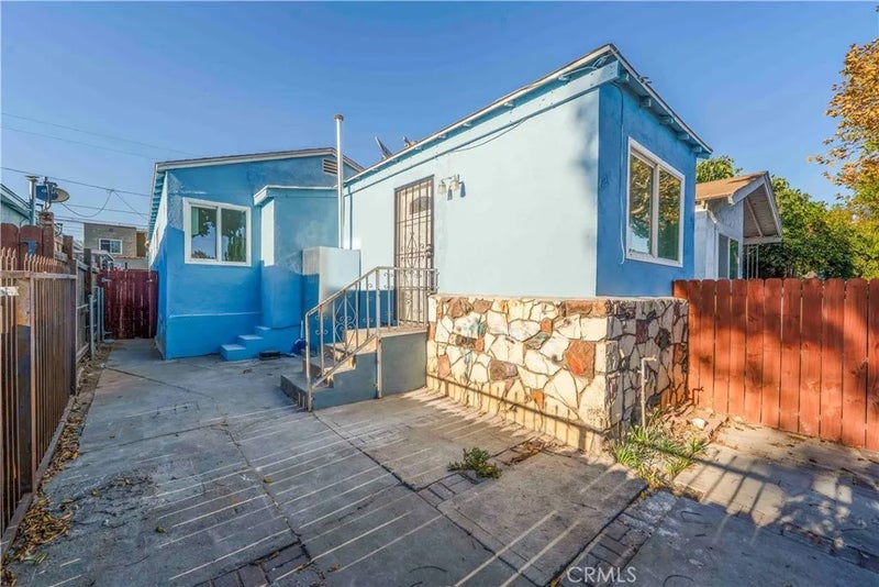 6121 E Olympic