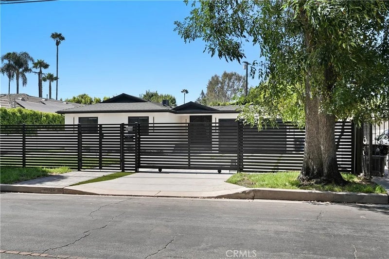 16158 Magnolia
