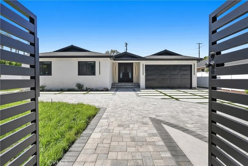 16158 Magnolia