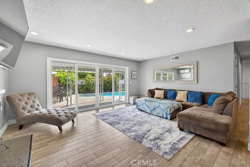 6082 Medford